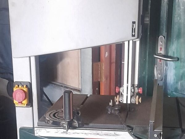Band saw - Main image
