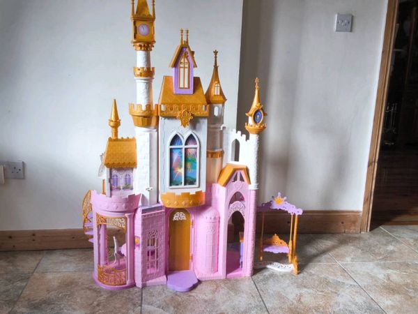 As new large Disney castle with  accessories - Main image