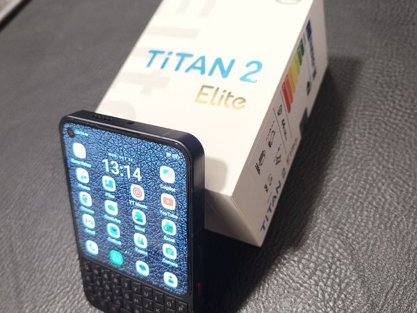TITAN 2 Elite (BlackBerry Type) - Main image