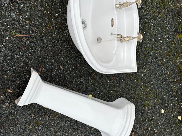 Bathroom basin and pedestal - Main image