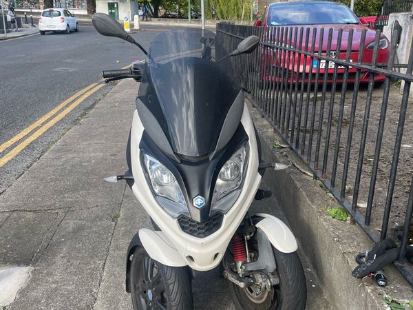 Piaggio MP3 300cc - Main image