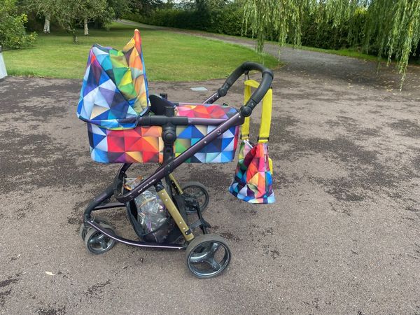 Cosatto Giggle pram, pushchair, car seat & ISOFIX - Main image