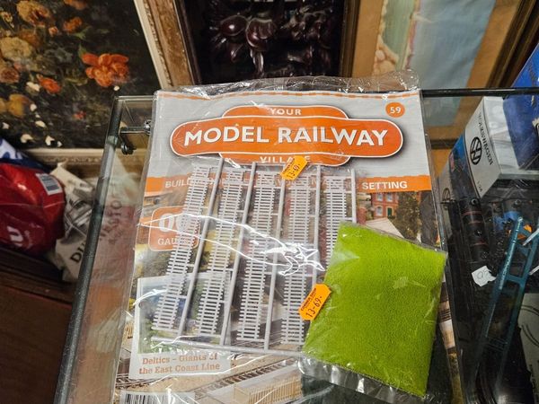 Hornby OO Gauge Fencing and Scatter - Main image