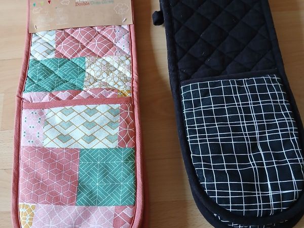 4  Oven Gloves & 4 Placemats - Main image