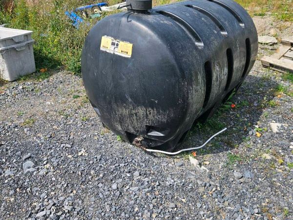 Grant vortex 90/120 boiler house and 1000 litre oi - Main image