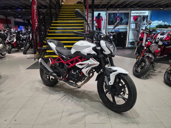 Benelli BN125 - Main image