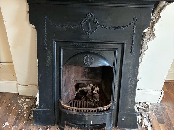 3 fireplaces and 1 stove - Main image