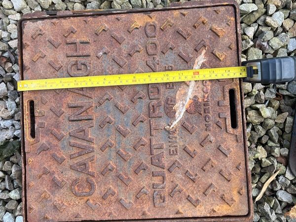 Cat iron manholes - Main image
