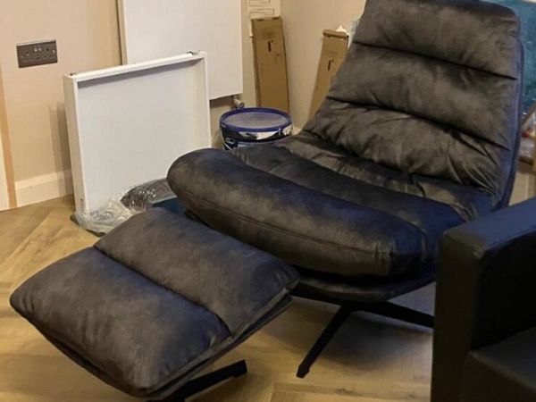 2 x brand new swivel chairs +2 separate footstools - Main image