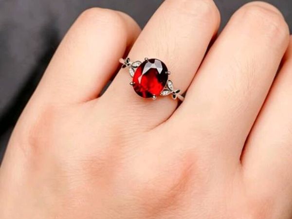 925 Sterling Silver Garnet Red Ring, Luxury 4‑Pron - Main image