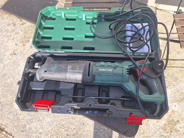 Electric Sabre Saw only used twice - Main image