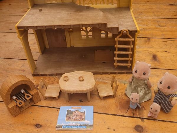 Sylvanian Family Lakeside Lodge and otter family - Main image