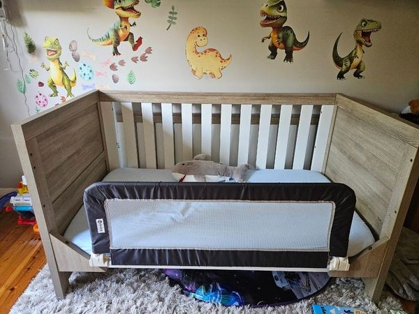 Stylish 3-in-1 Cot Bed (Tutti Bambini Modena) - Main image