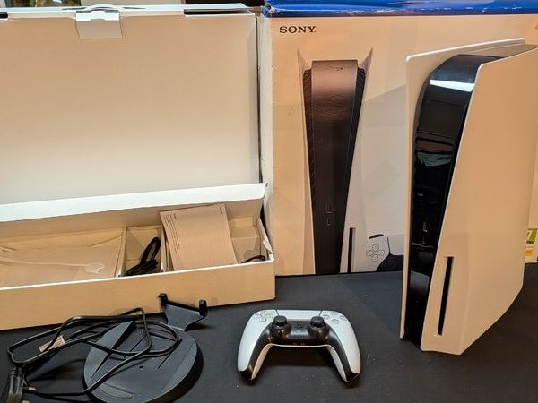 PlayStation 5 Disc Edition - Main image