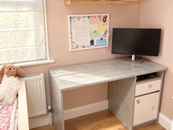 Study desk - Main image