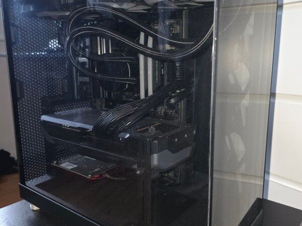 High End Gaming Pc  Rx 9070 Xt 16gb - Main image