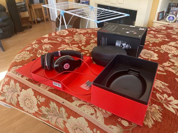 Beats by Dr Dre headphones - Main image