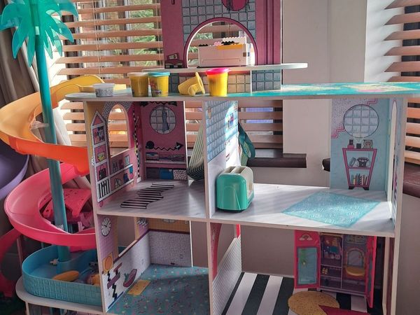 Doll house - Main image