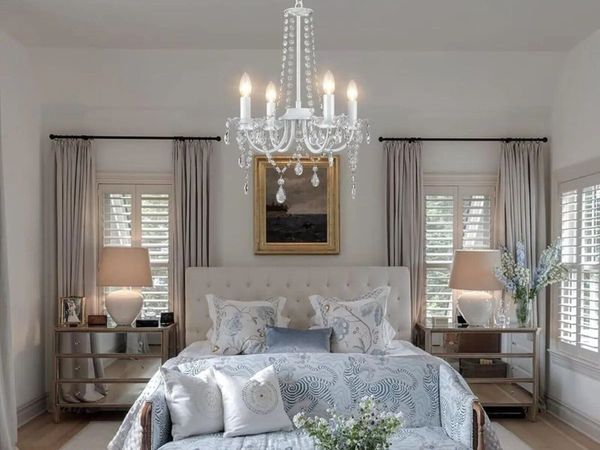 4-Arm Crystal Chandelier – Cognac Glass - Main image