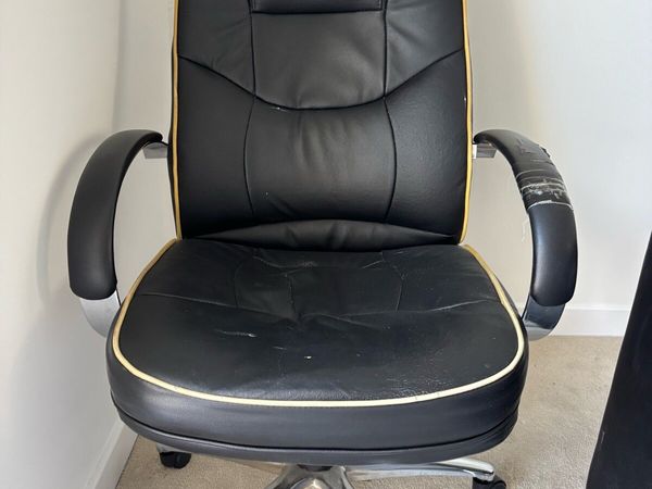 Office furniture-free to take away - Main image