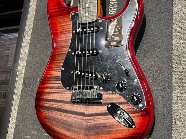 Limited Edition Fender AM Ultra Umbra Burst - Main image