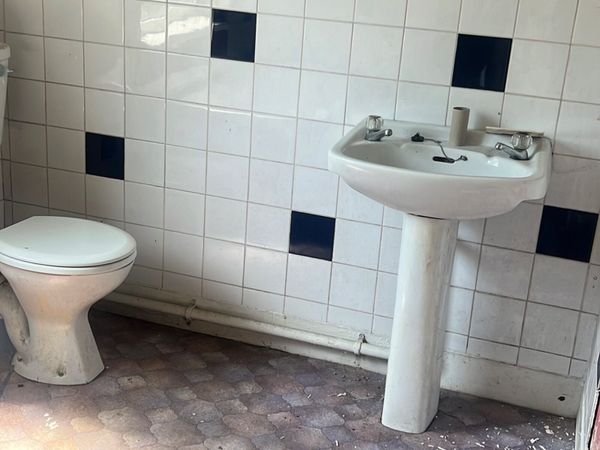 Toilet & Sink - Main image