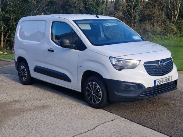 2023 Opel Combo Komfort 100PS - Main image