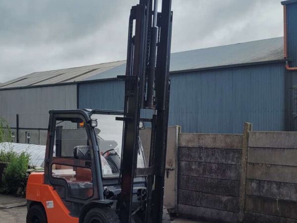 3 ton toyota forklift W/ 5.5 m mast - Main image