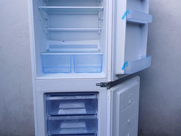 50/50 INTEGRETED FRIDGE FREEZER - Main image