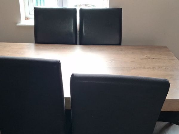 Table and 6 chairs - Main image