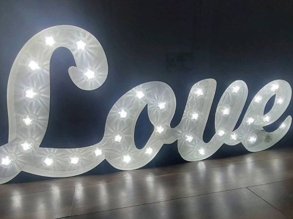 Light up Love sign - Main image