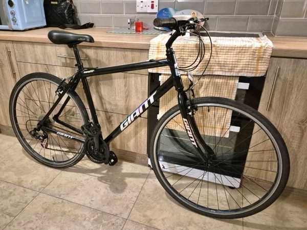 ADULTS GIANT ESCAPE BIKE 21” FRAME BRAKES AND GEAR - Main image