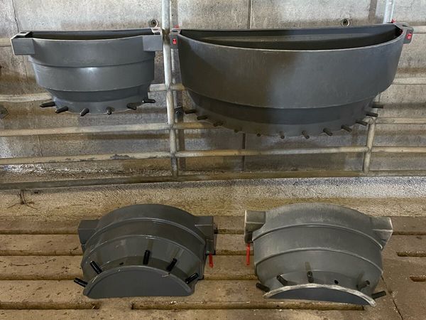 Milk bar feeders - Main image