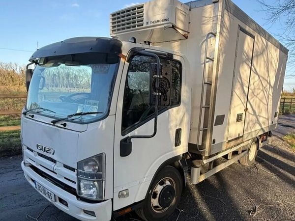Isuzu NPR 145435KILOMETERS refrigerated, tail lift - Main image