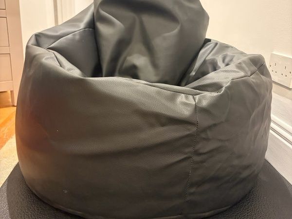 "Happy Pig" Bean Bag lounging chair - Main image
