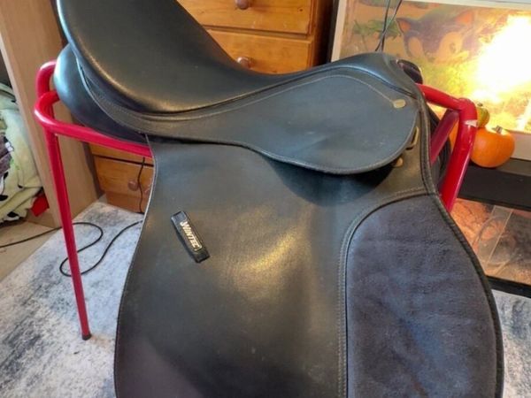 Equestrian saddle - Main image