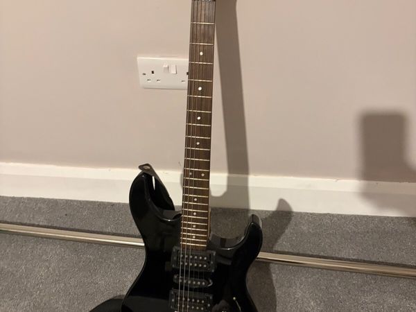 Electric Guitar Yamaha with Amp - Main image