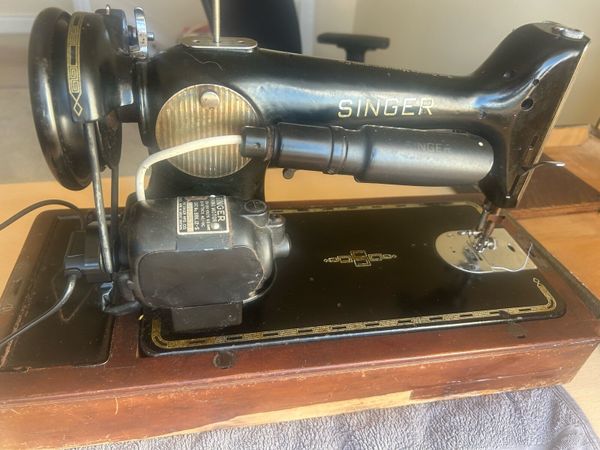 Singer Sewing Machine - Main image