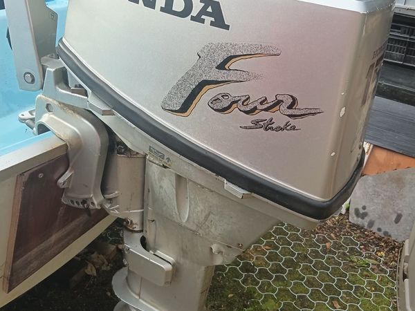 Honda 15HP 4-Stroke Outboard Motor - Main image