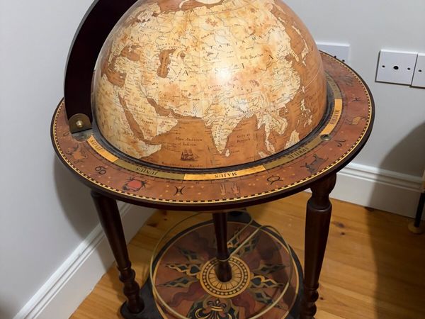 Decorative Globe Bar Cabinet / Zodiac Table – €120 - Main image
