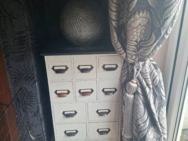 Antique chest drawers - Main image