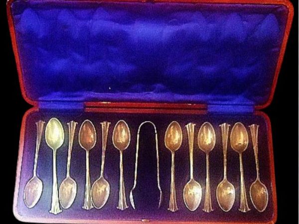 Vintage Cased 12 Teaspoon & Sugar Tongs Set - Main image