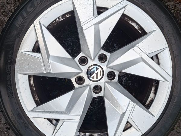 18" Vw Alloys with tyres - Main image