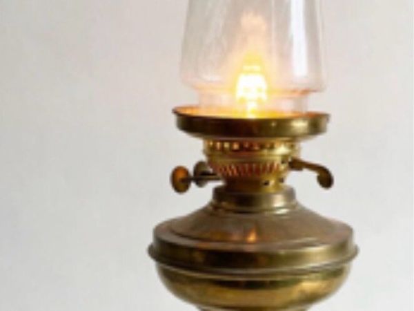 Vintage brass lamp - Main image