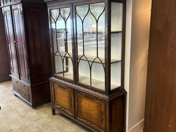 A beautiful early 20th-century glazed display cabi - Main image