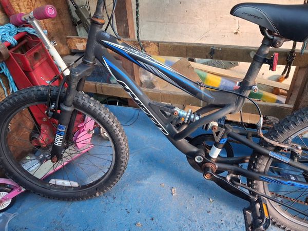 Boys Hyper Shockers mountain bike 20 in wheels - Main image