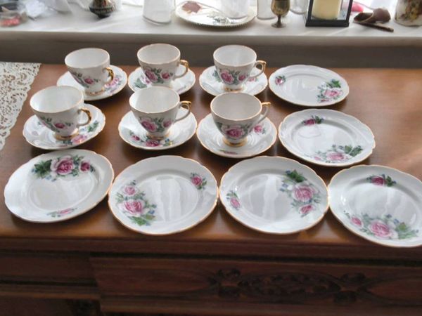 Lovely vintage collectible bone china crockery - Main image