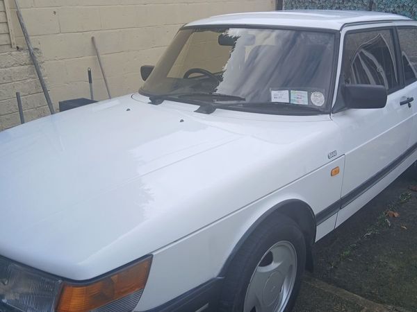 Saab 900 1990 - Main image