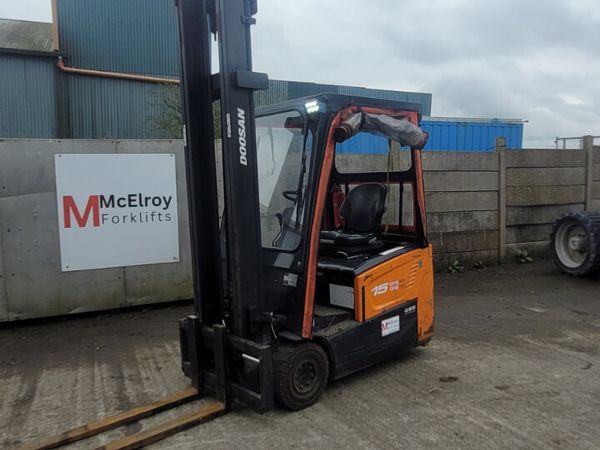 Electric1.5 ton Doosan 3 wheeler forklift - Main image