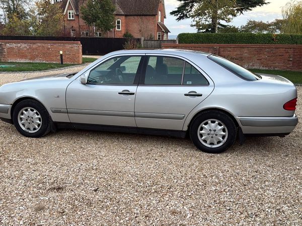 Mercedes E230 - Main image